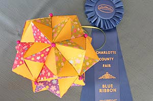 [Flat Units Kusudama with Blue Ribbon]