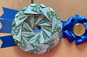 [Stefalotus Wreath with Blue Ribbon]