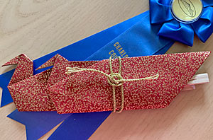 [Crane-Shaped Chopstick Wrappers with Blue Ribbon]