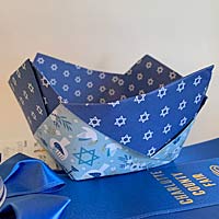 [Non-Modular Bowl with Blue Ribbon]