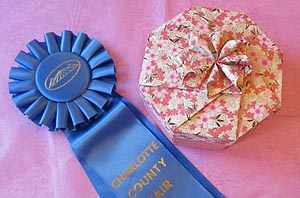 [Non-Mod Octagonal Box with Blue Ribbon]