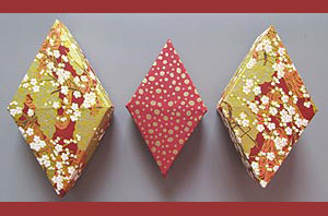 [Non-Modular Diamond-Shaped Origami Boxes]