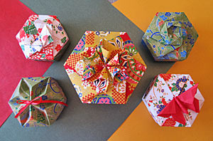 [Non-Modular Hexagonal Origami Boxes]